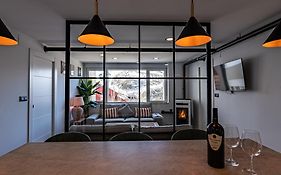 Luxury Refurnished Apartment With Private Parking Close To Ski Slopes